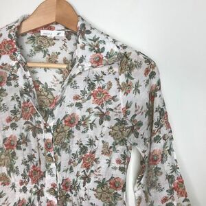 Mine Francesca’s Sz S Floral Print Blouse
